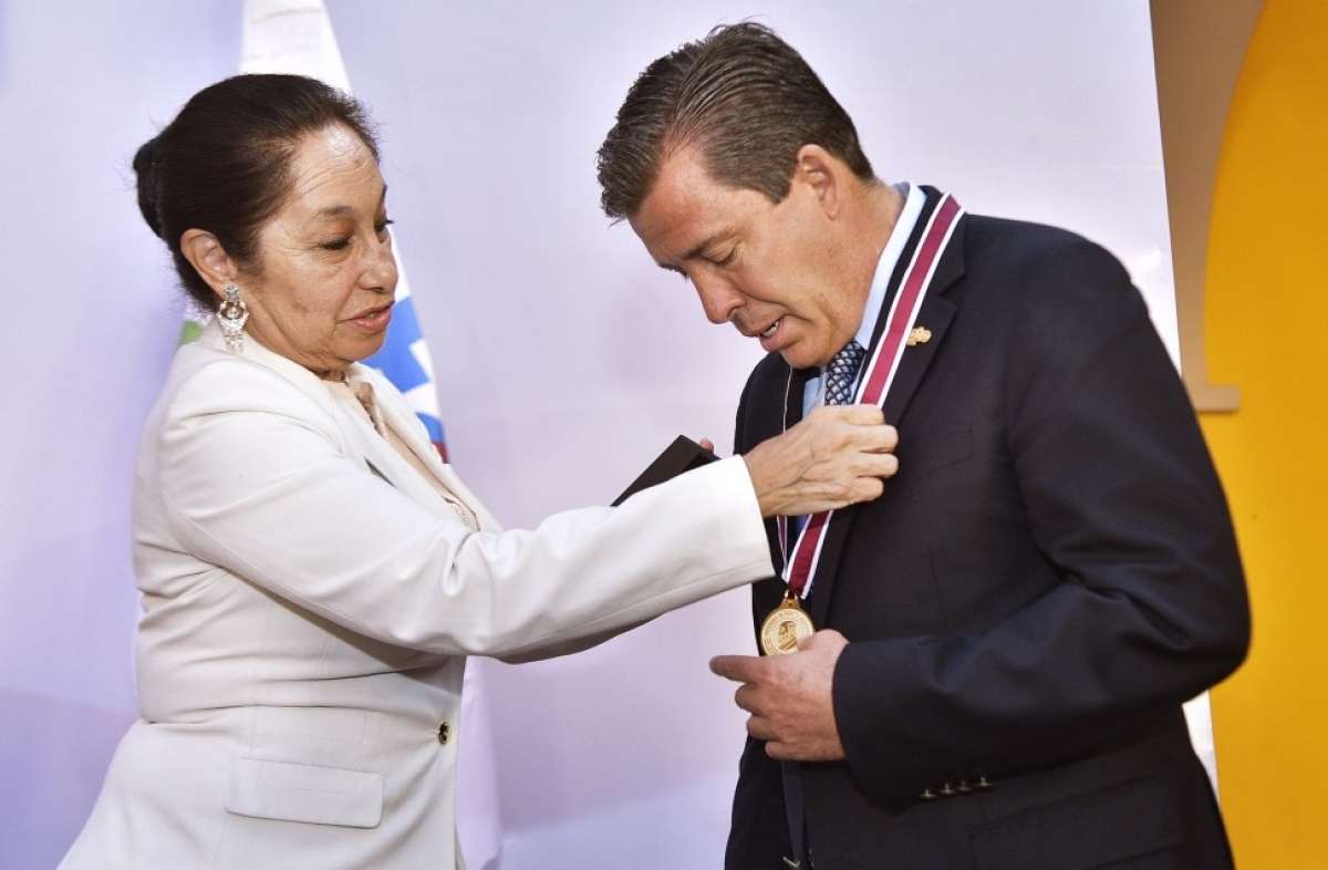 El mandatario estatal recibió la Medalla “Dr. Isauro Rionda”